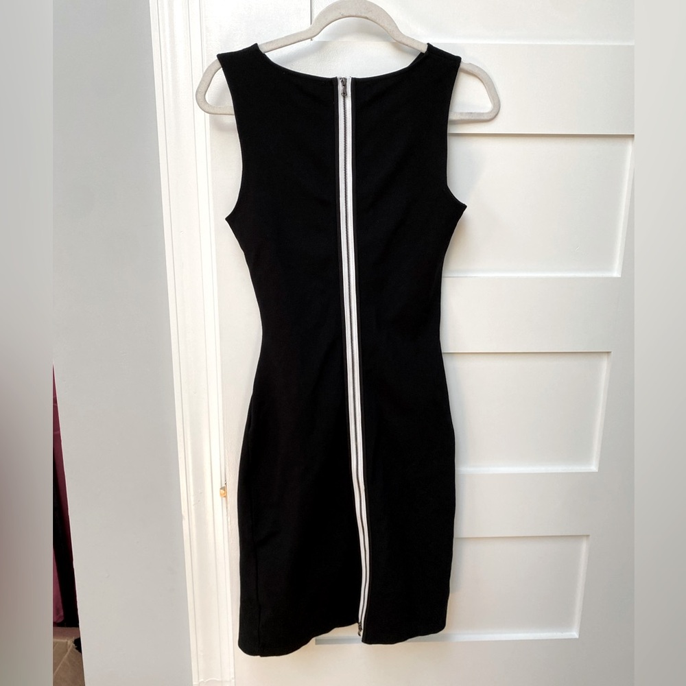 Kenneth Cole New York Hilary Ruched Size 6 Black Zipper Dress - Picture 3 of 9